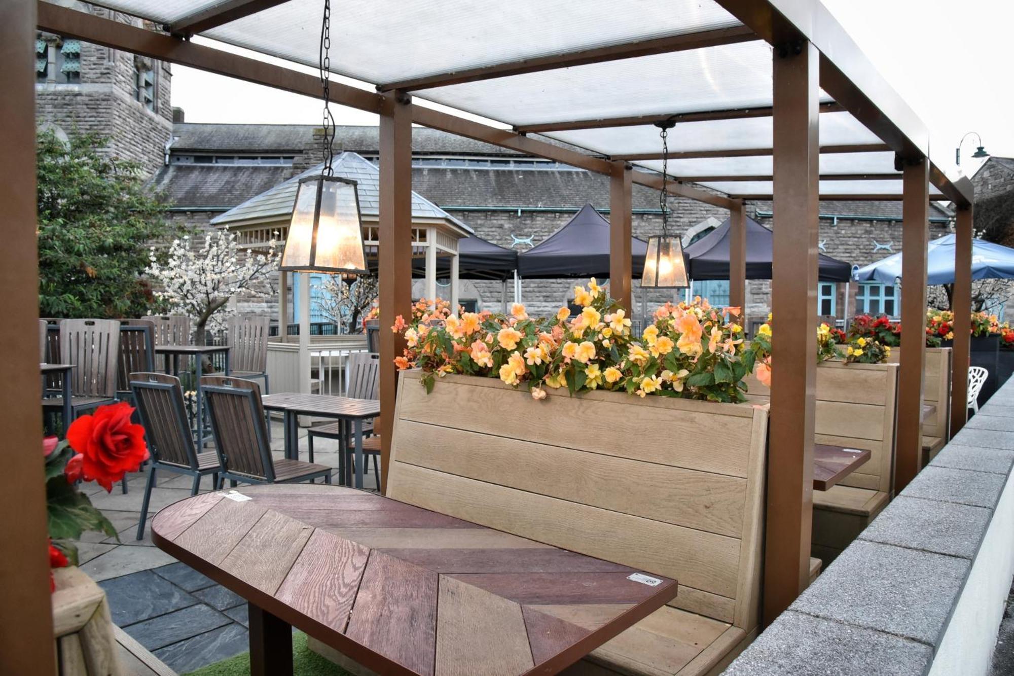 The Castle Hotel Wetherspoon Ruthin Exteriér fotografie