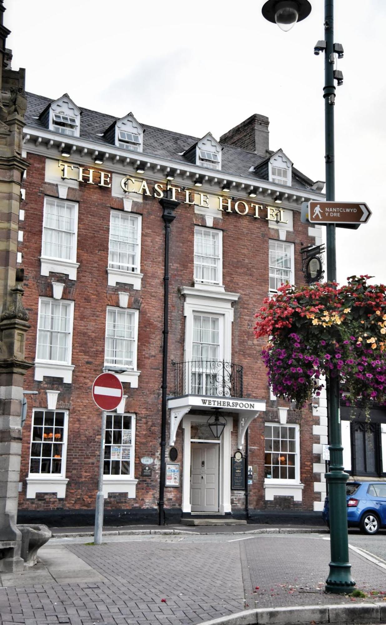 The Castle Hotel Wetherspoon Ruthin Exteriér fotografie
