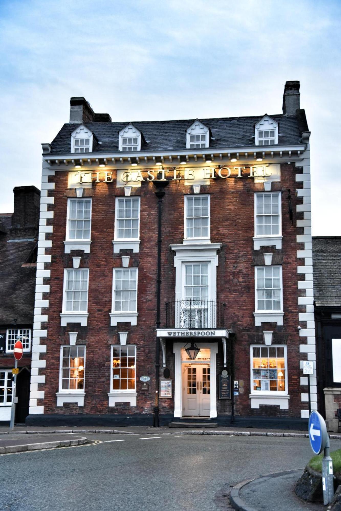 The Castle Hotel Wetherspoon Ruthin Exteriér fotografie